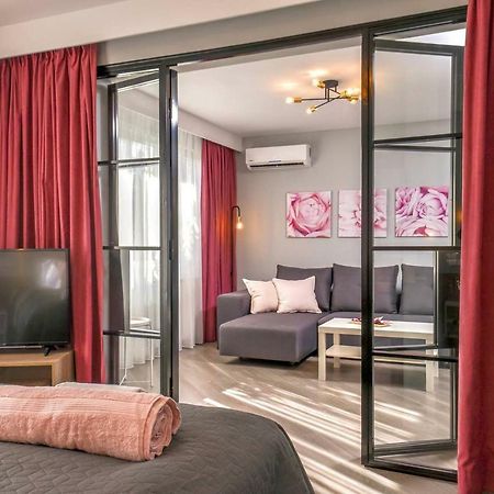 Rose One Bedroom Designer Apartment In City Centre By Flat Mаnager Sofia Bagian luar foto