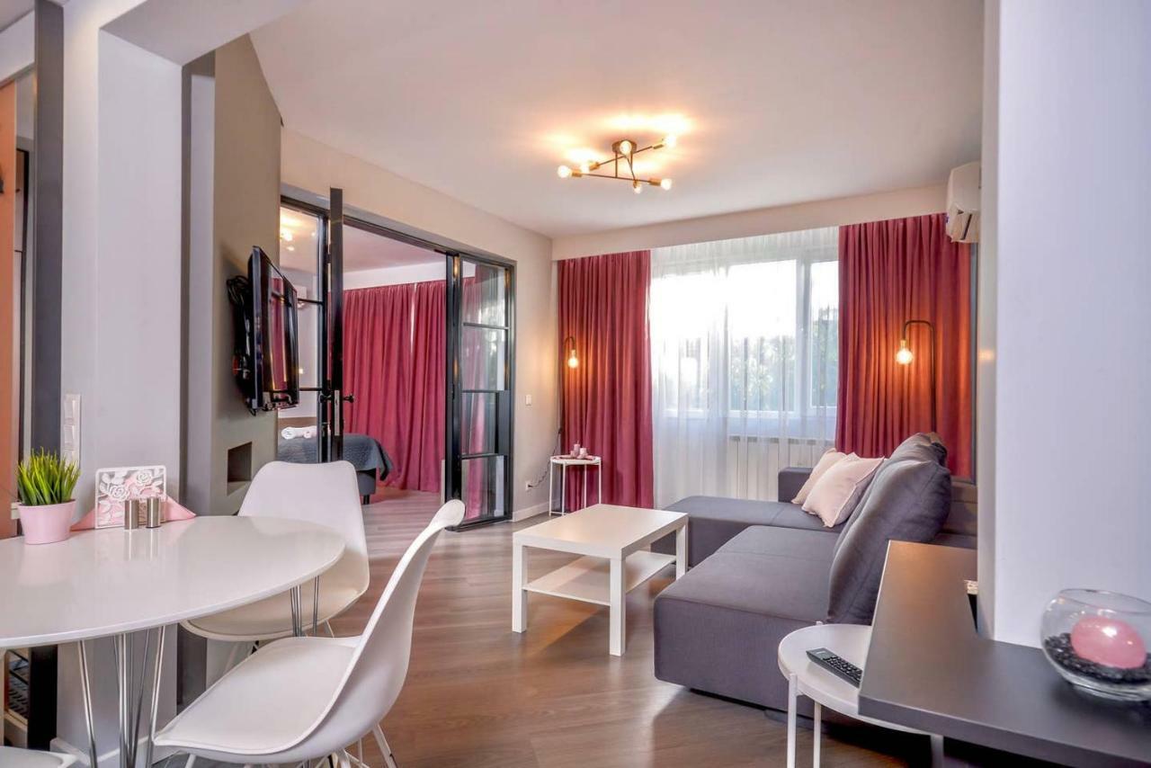 Rose One Bedroom Designer Apartment In City Centre By Flat Mаnager Sofia Bagian luar foto