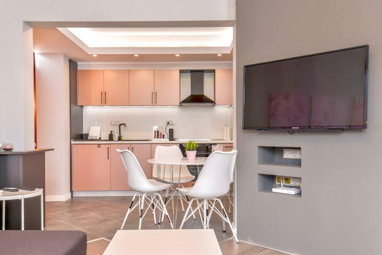 Rose One Bedroom Designer Apartment In City Centre By Flat Mаnager Sofia Bagian luar foto