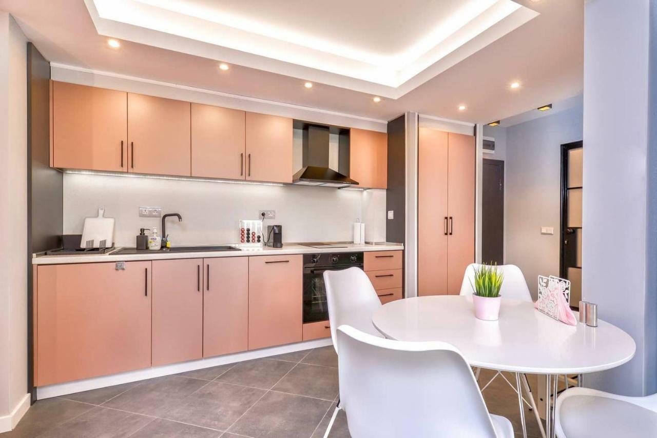 Rose One Bedroom Designer Apartment In City Centre By Flat Mаnager Sofia Bagian luar foto