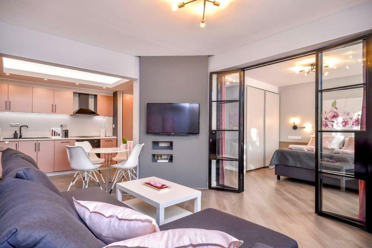 Rose One Bedroom Designer Apartment In City Centre By Flat Mаnager Sofia Bagian luar foto