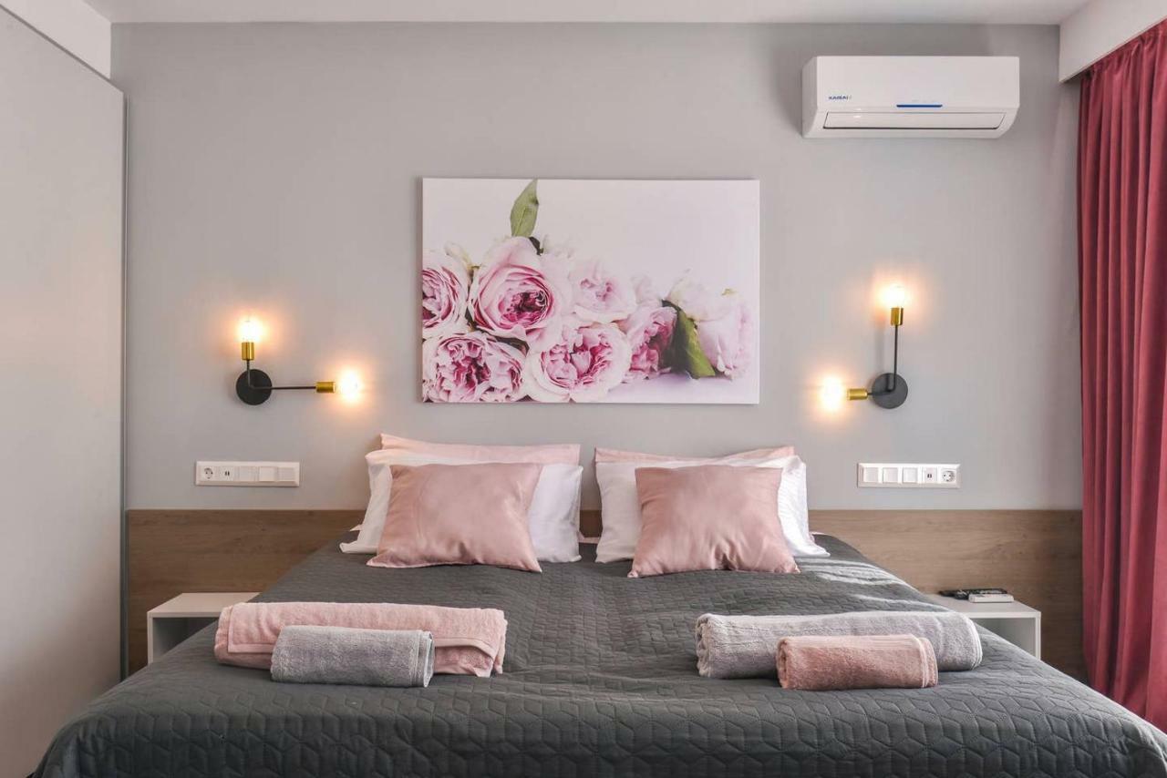 Rose One Bedroom Designer Apartment In City Centre By Flat Mаnager Sofia Bagian luar foto